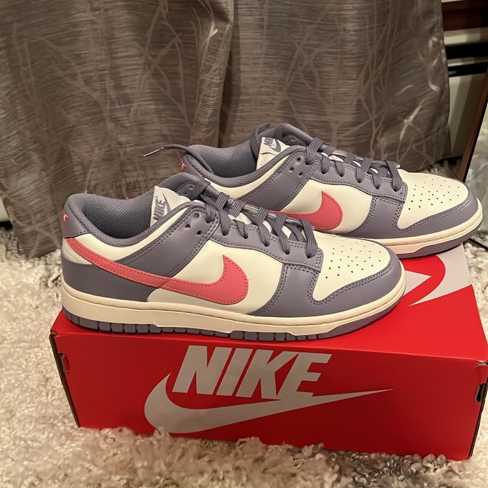 Women’s Nike dunk low size 8.5 BNIB indigo haze/coral chalk